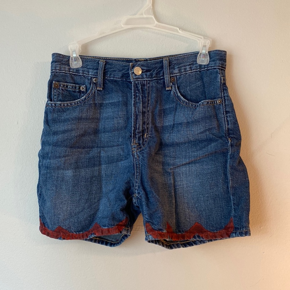 Size 24 5” denim shorts with customized scalloped paint detailing